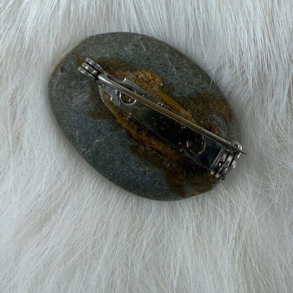 Hand Painted Cardinal Stone Brooch Oval 1" X 1.25" - Picture 3 of 3